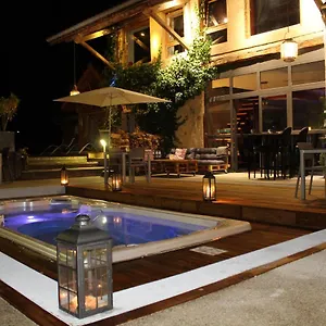 lili-paradis.hotels-rhonealpes.com/
